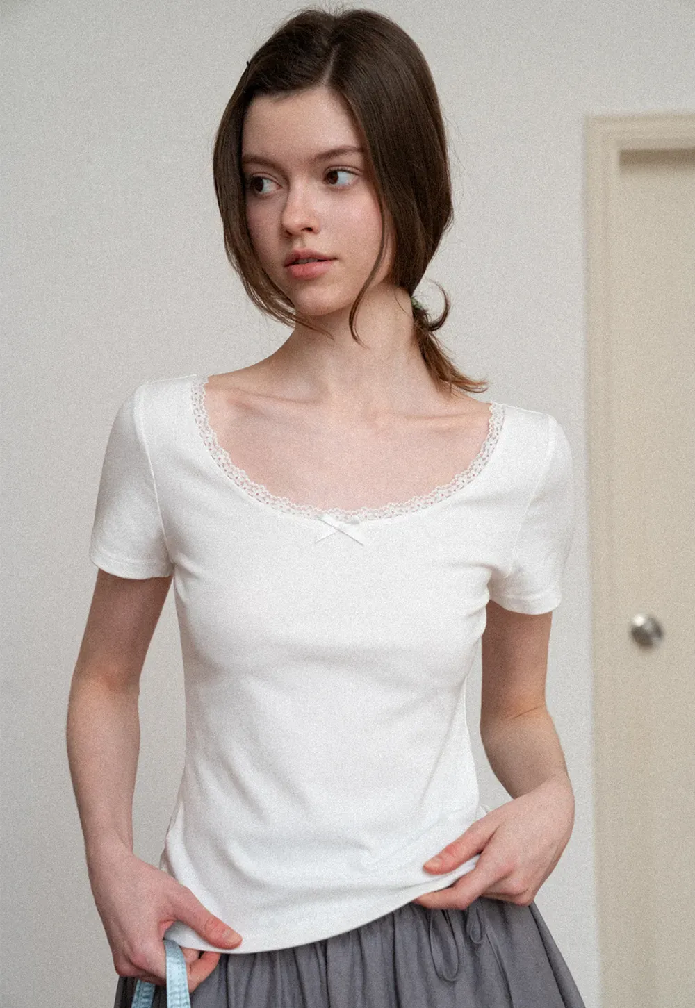 Short sleeve T-shirt with lace trim neckline