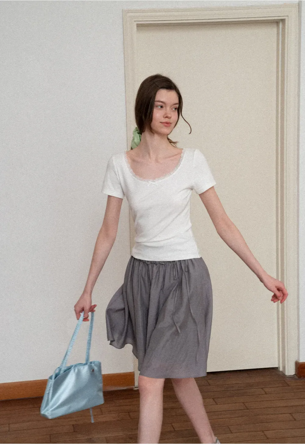 Short sleeve T-shirt with lace trim neckline