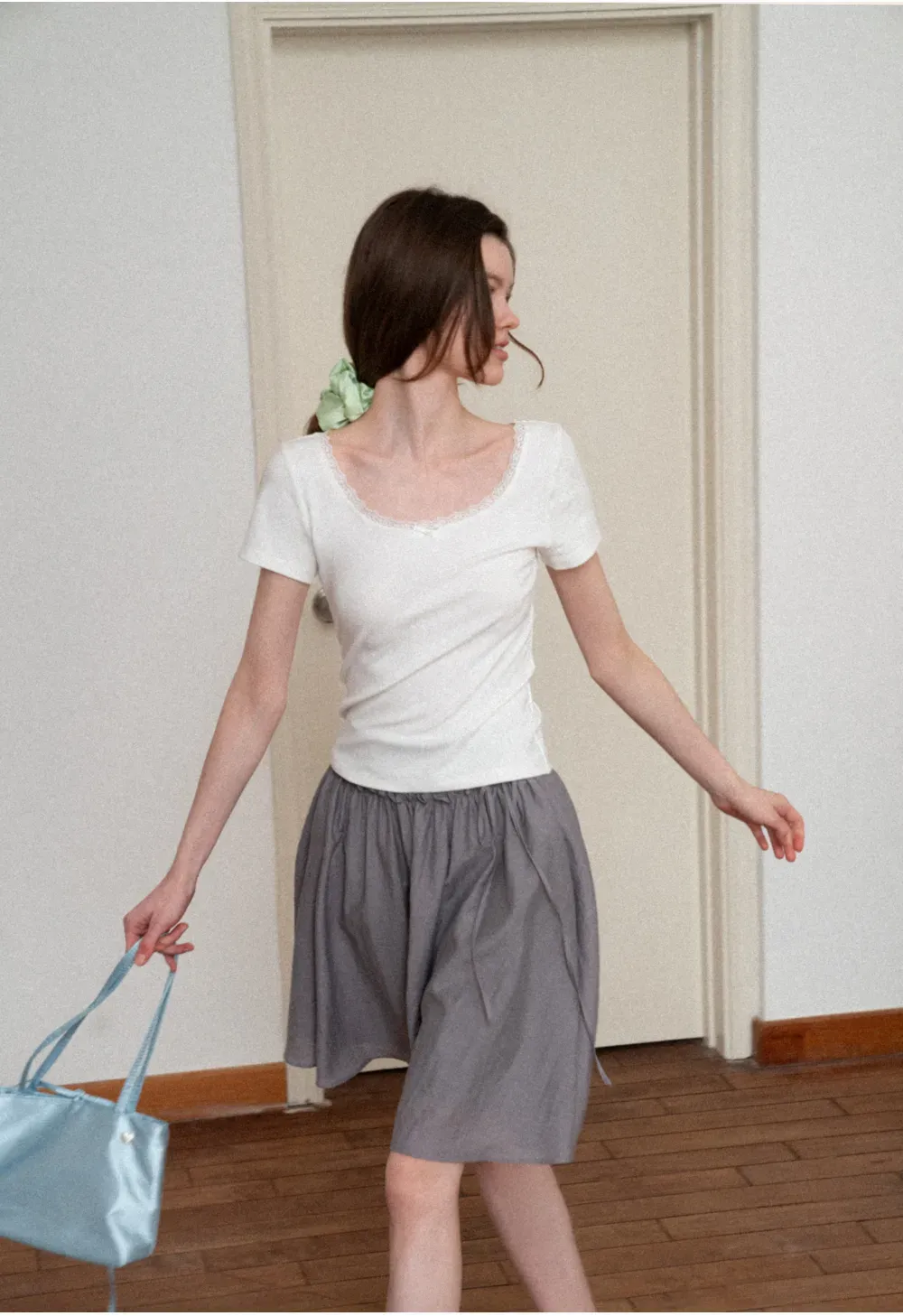 Short sleeve T-shirt with lace trim neckline