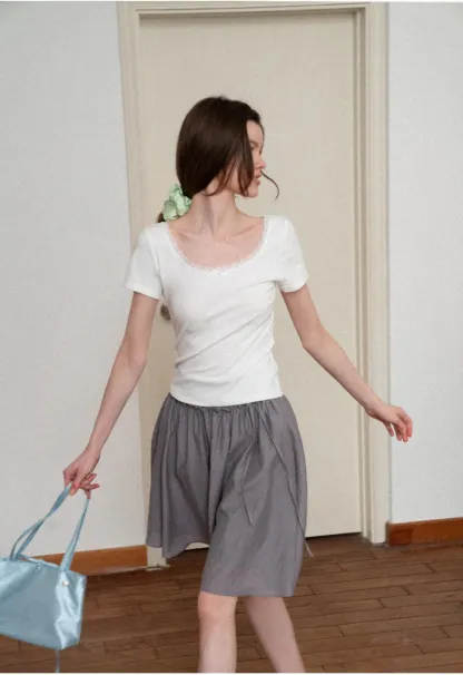 Short sleeve T-shirt with lace trim neckline