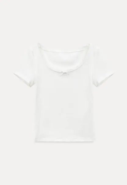 Short sleeve T-shirt with lace trim neckline