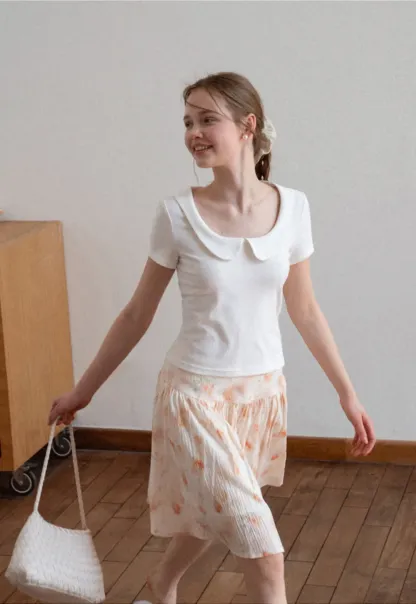 Short sleeve T-shirt with Peter Pan collar