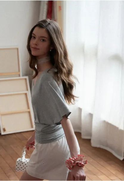 V neck short sleeve relaxed fit t shirt