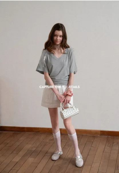 V neck short sleeve relaxed fit t shirt