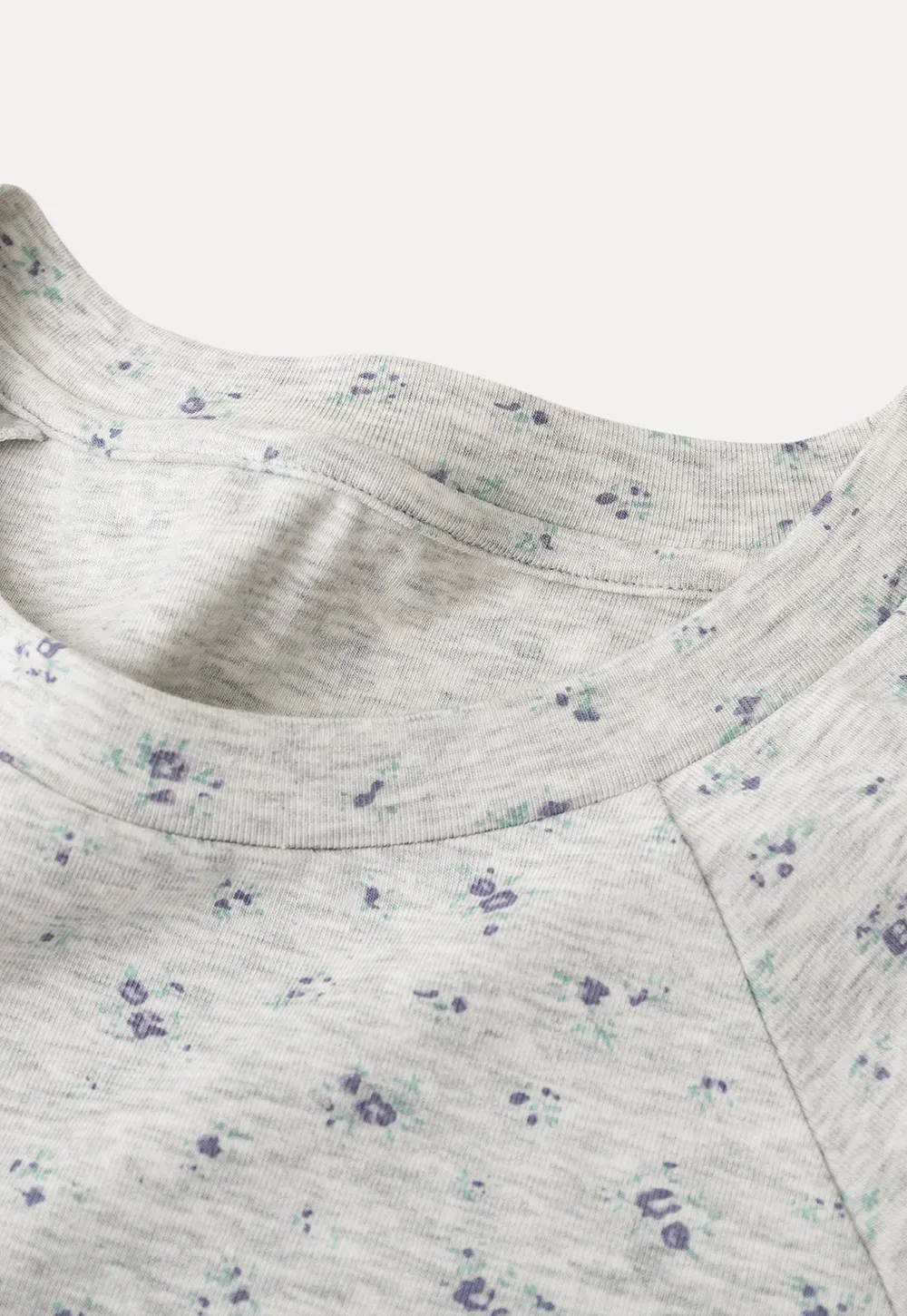 Short sleeve T-shirt with floral print and ruffled cuffs