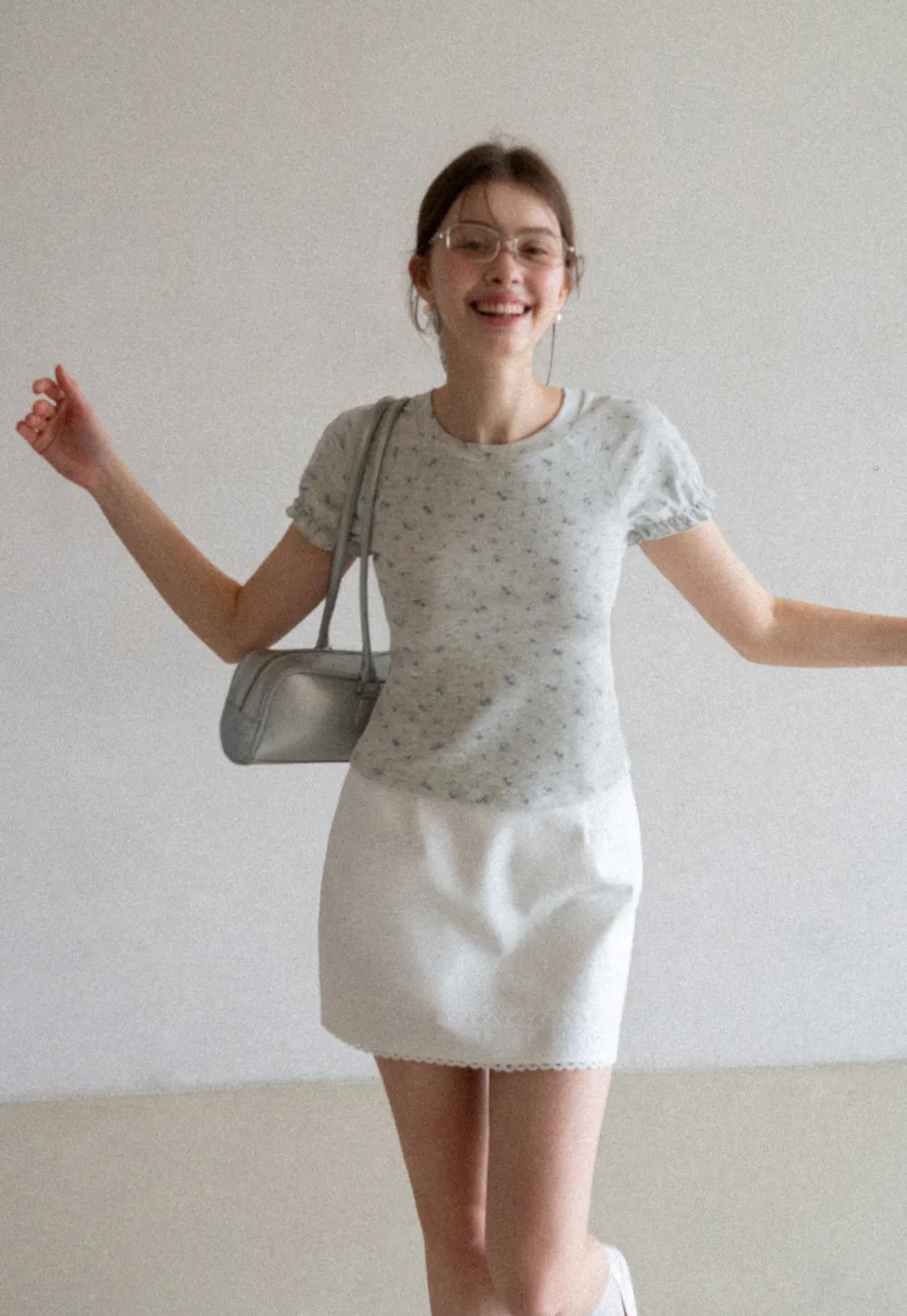 Short sleeve T-shirt with floral print and ruffled cuffs