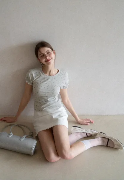 Short sleeve T-shirt with floral print and ruffled cuffs