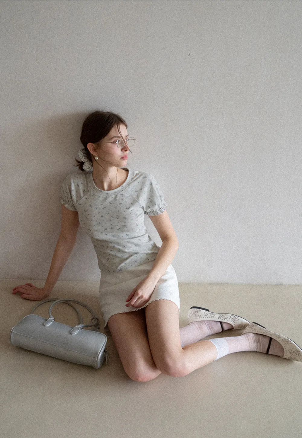 Short sleeve T-shirt with floral print and ruffled cuffs