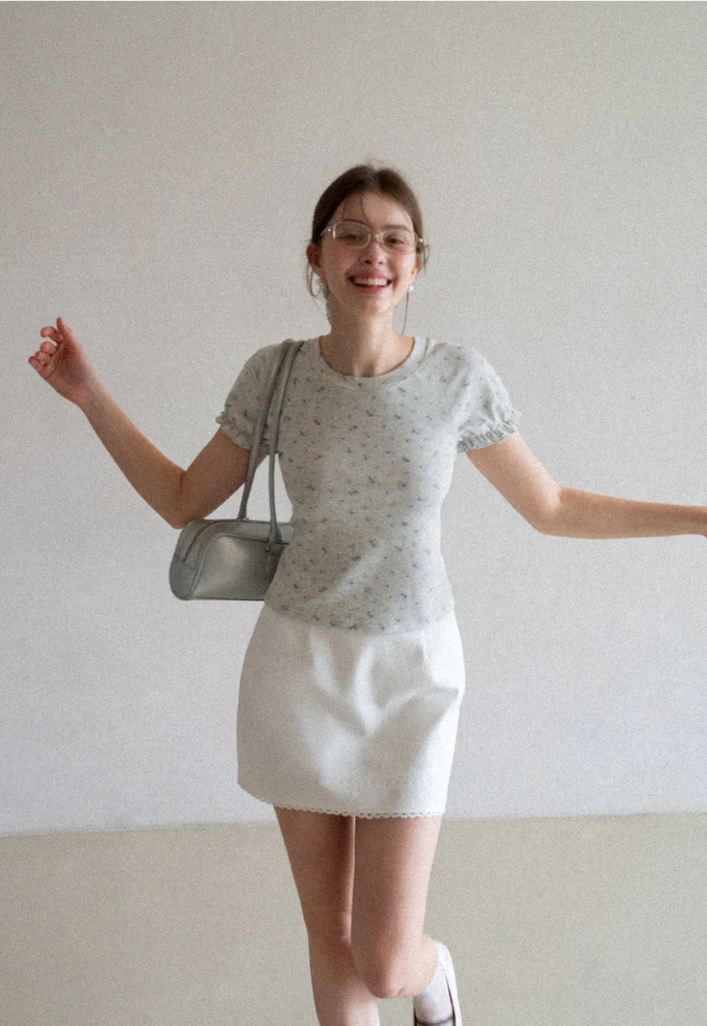 Short sleeve T-shirt with floral print and ruffled cuffs