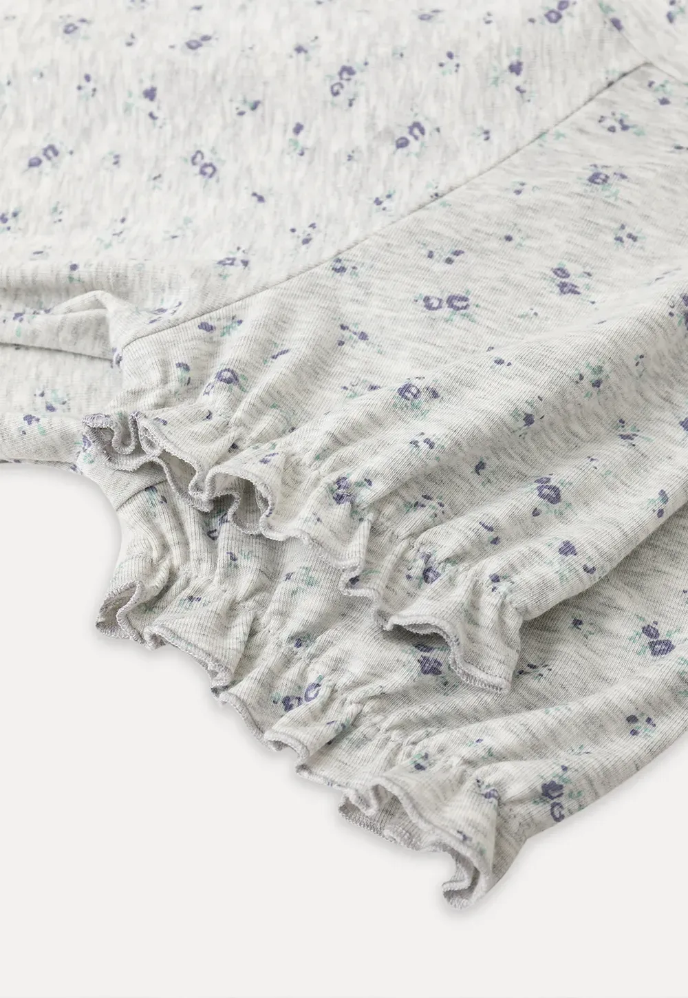 Short sleeve T-shirt with floral print and ruffled cuffs