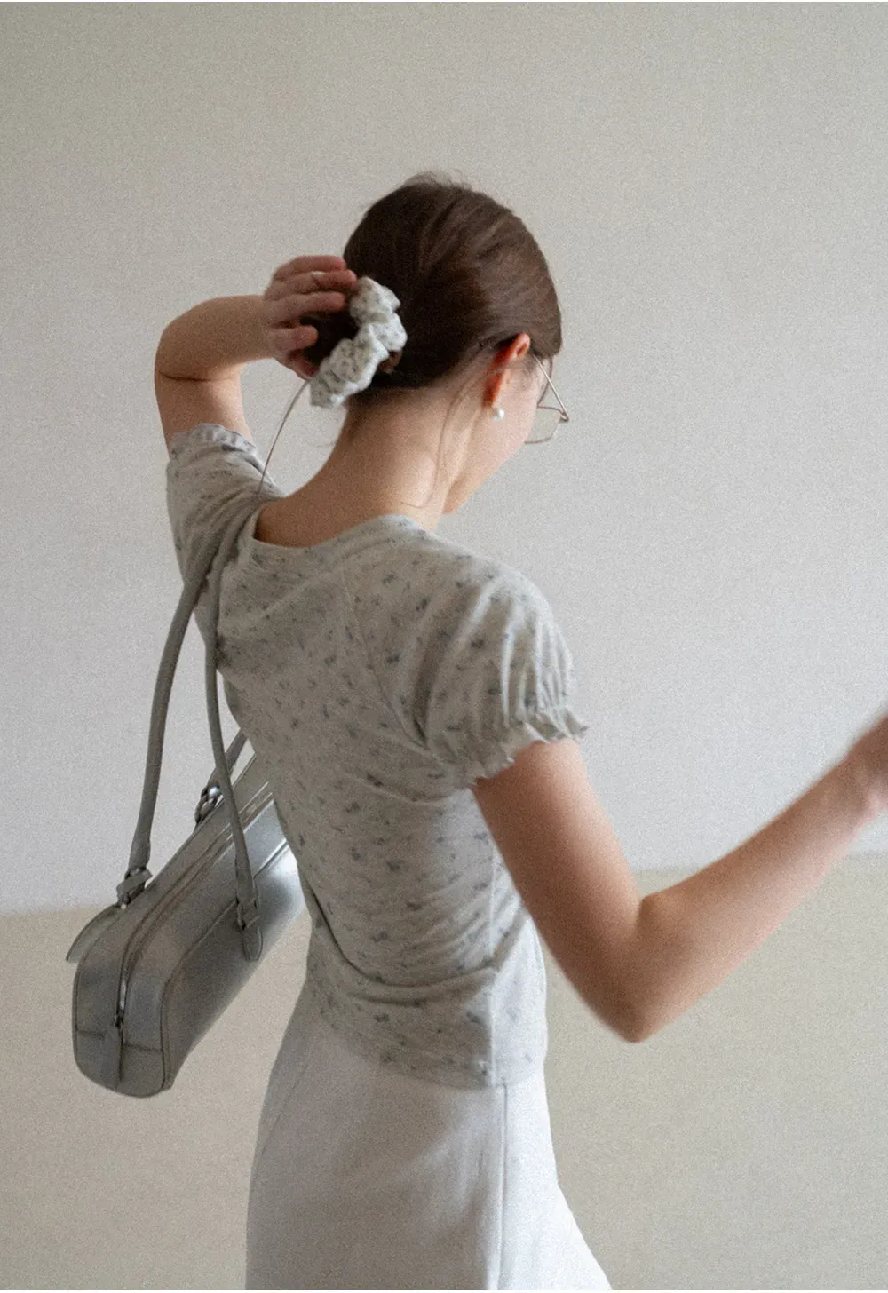 Short sleeve T-shirt with floral print and ruffled cuffs
