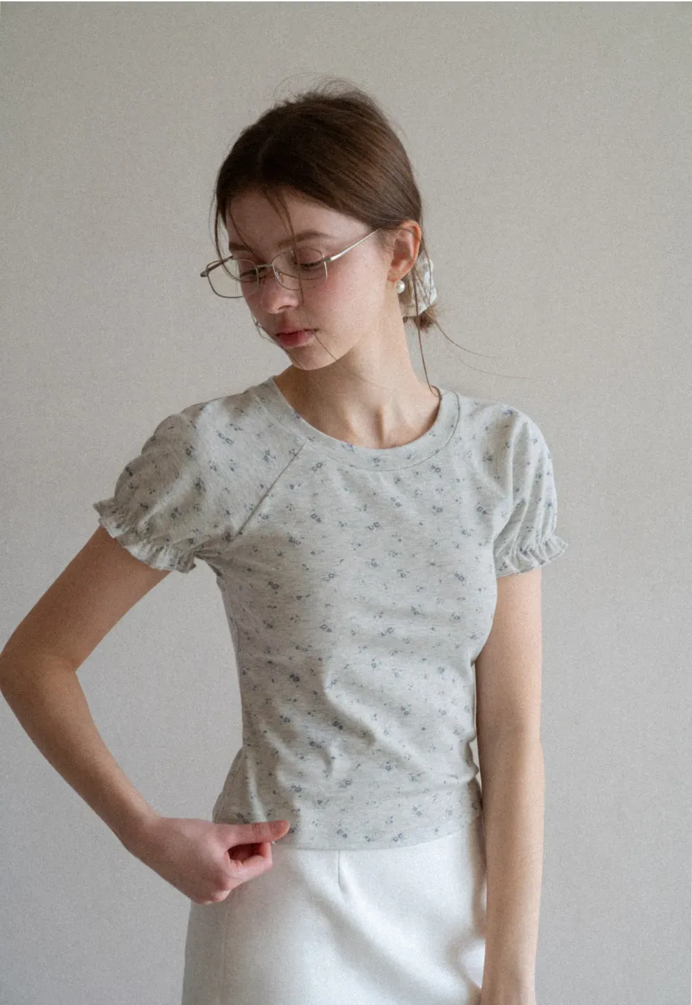 Short sleeve T-shirt with floral print and ruffled cuffs