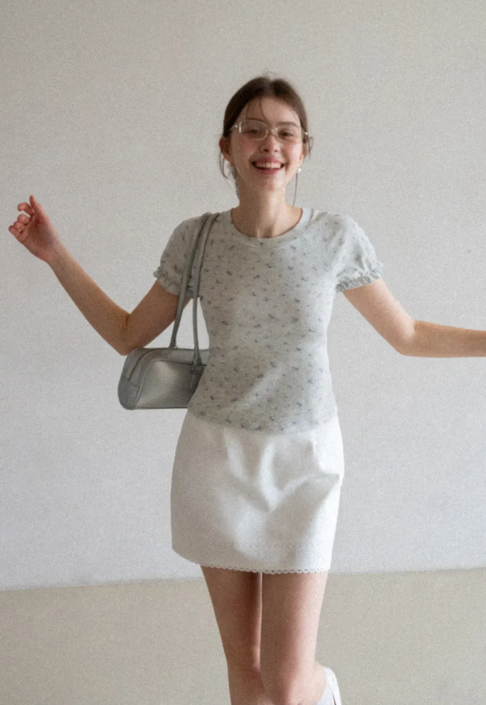 Short sleeve T-shirt with floral print and ruffled cuffs