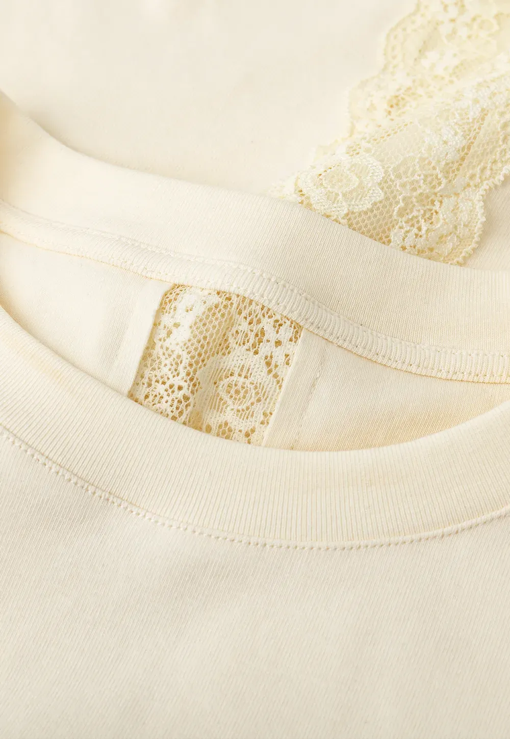 Short sleeve tshirt with lace back detail