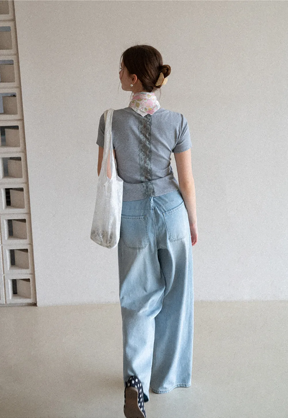 Short sleeve tshirt with lace back detail