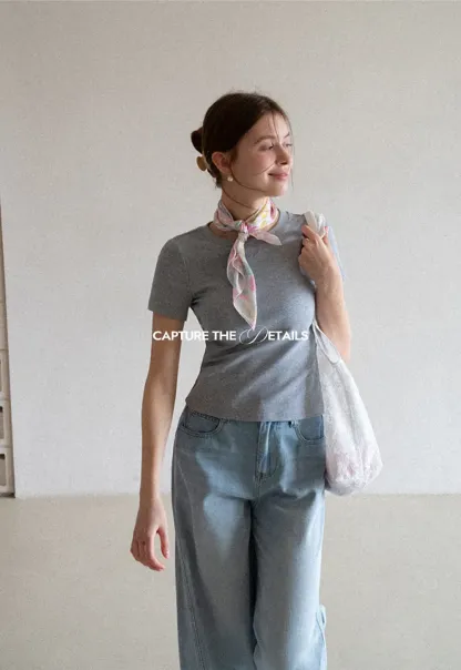 Short sleeve tshirt with lace back detail