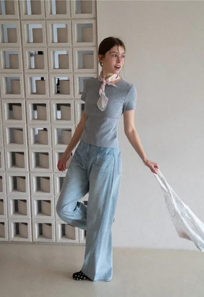 Short sleeve tshirt with lace back detail