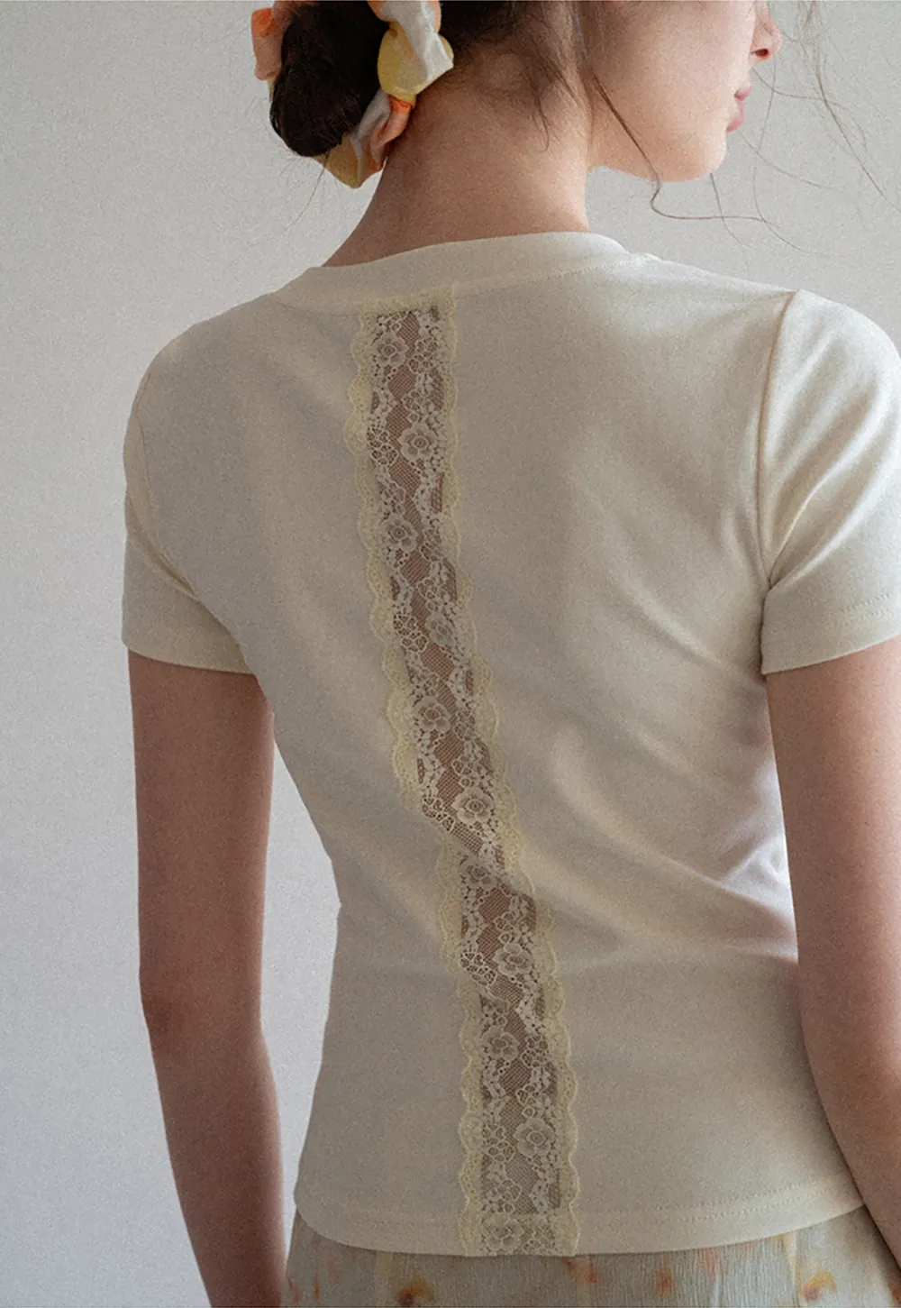 Short sleeve tshirt with lace back detail