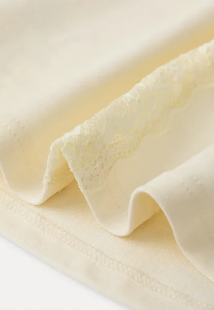 Short sleeve tshirt with lace back detail