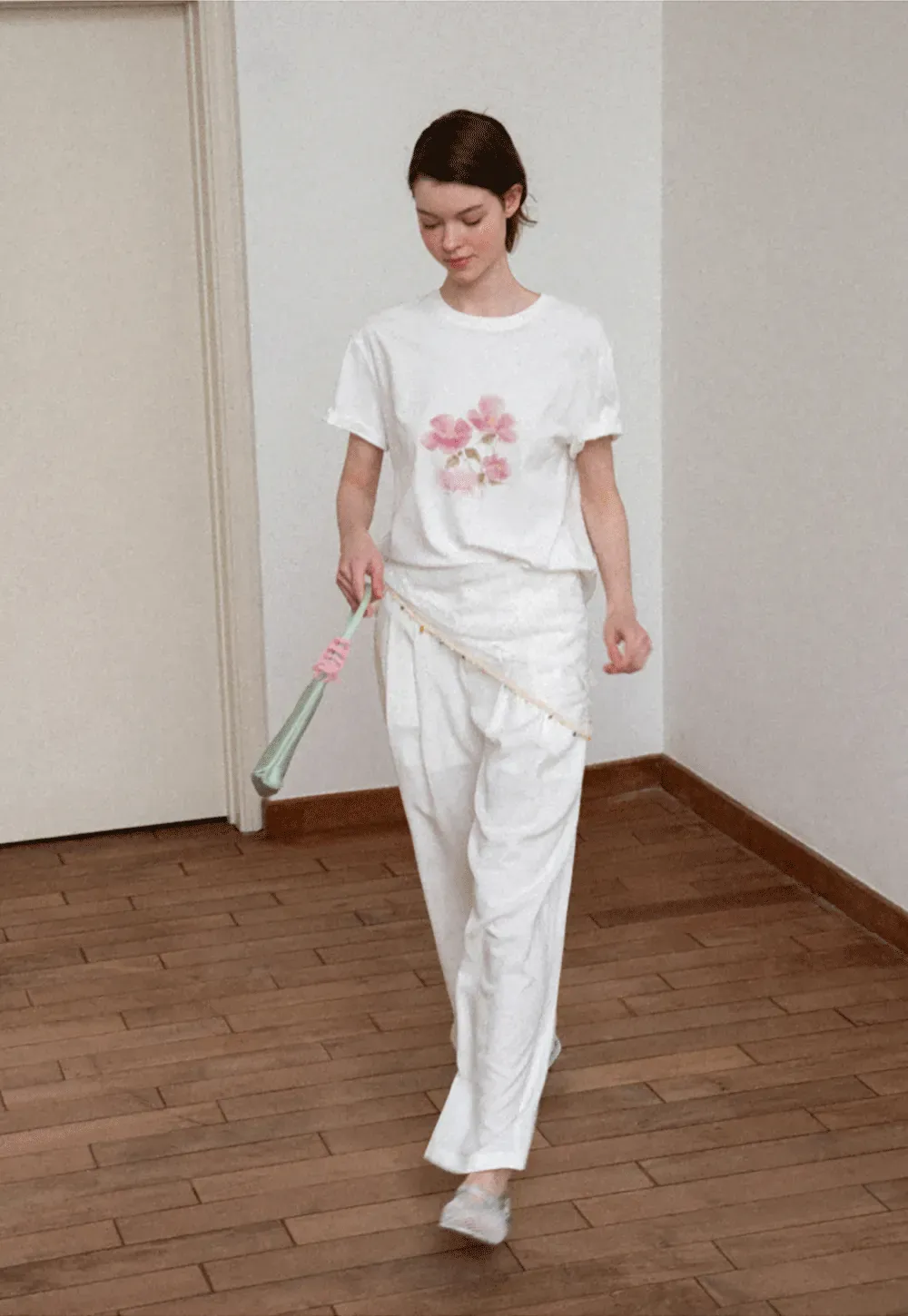 Floral Print Graphic Tee with Crew Neck and Short Sleeves