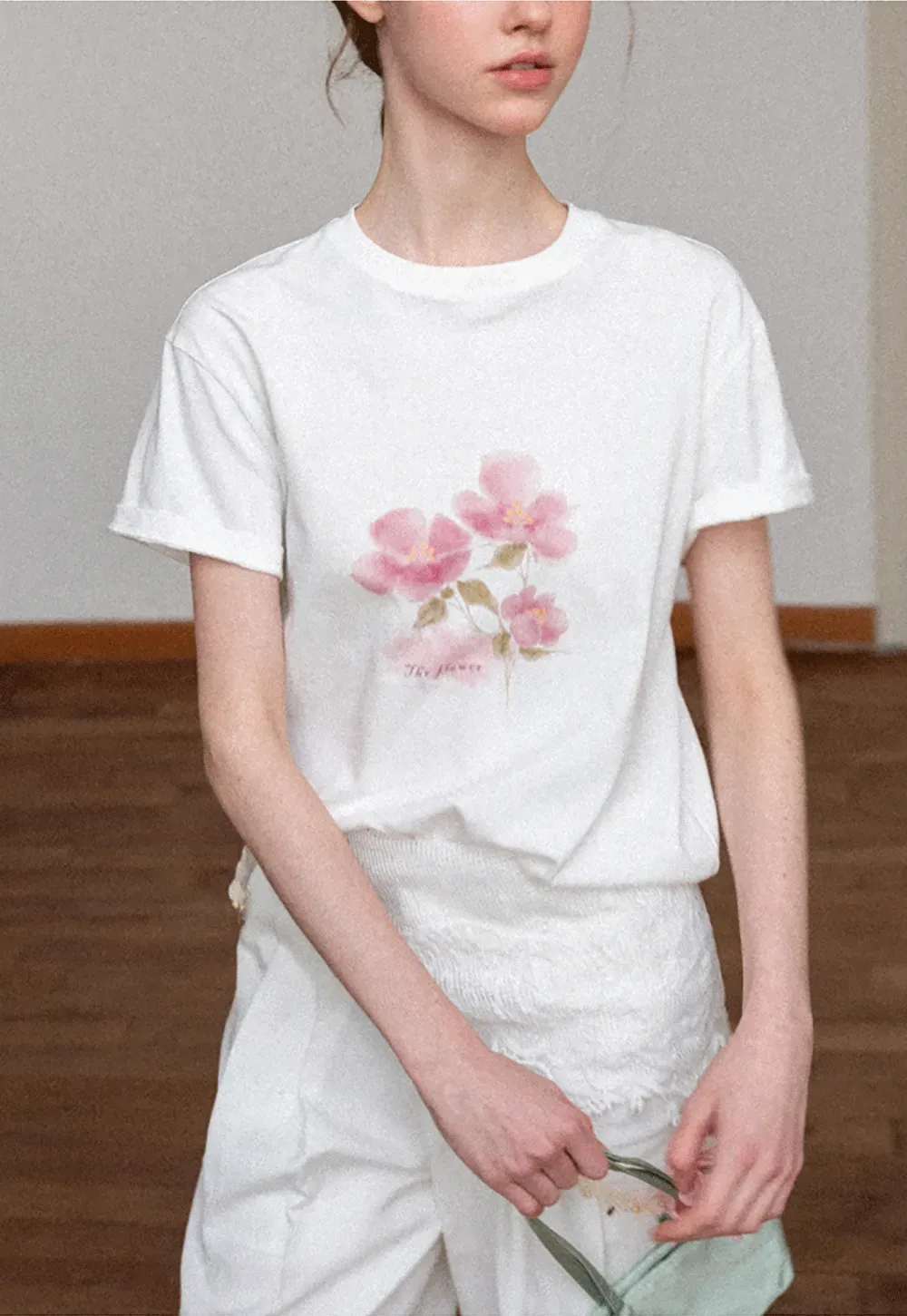 Floral Print Graphic Tee with Crew Neck and Short Sleeves