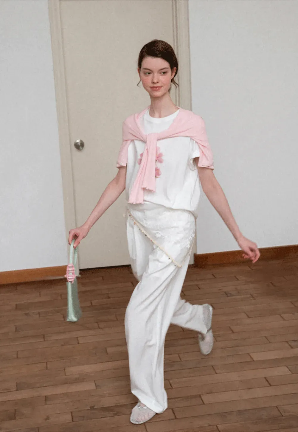 Floral Print Graphic Tee with Crew Neck and Short Sleeves