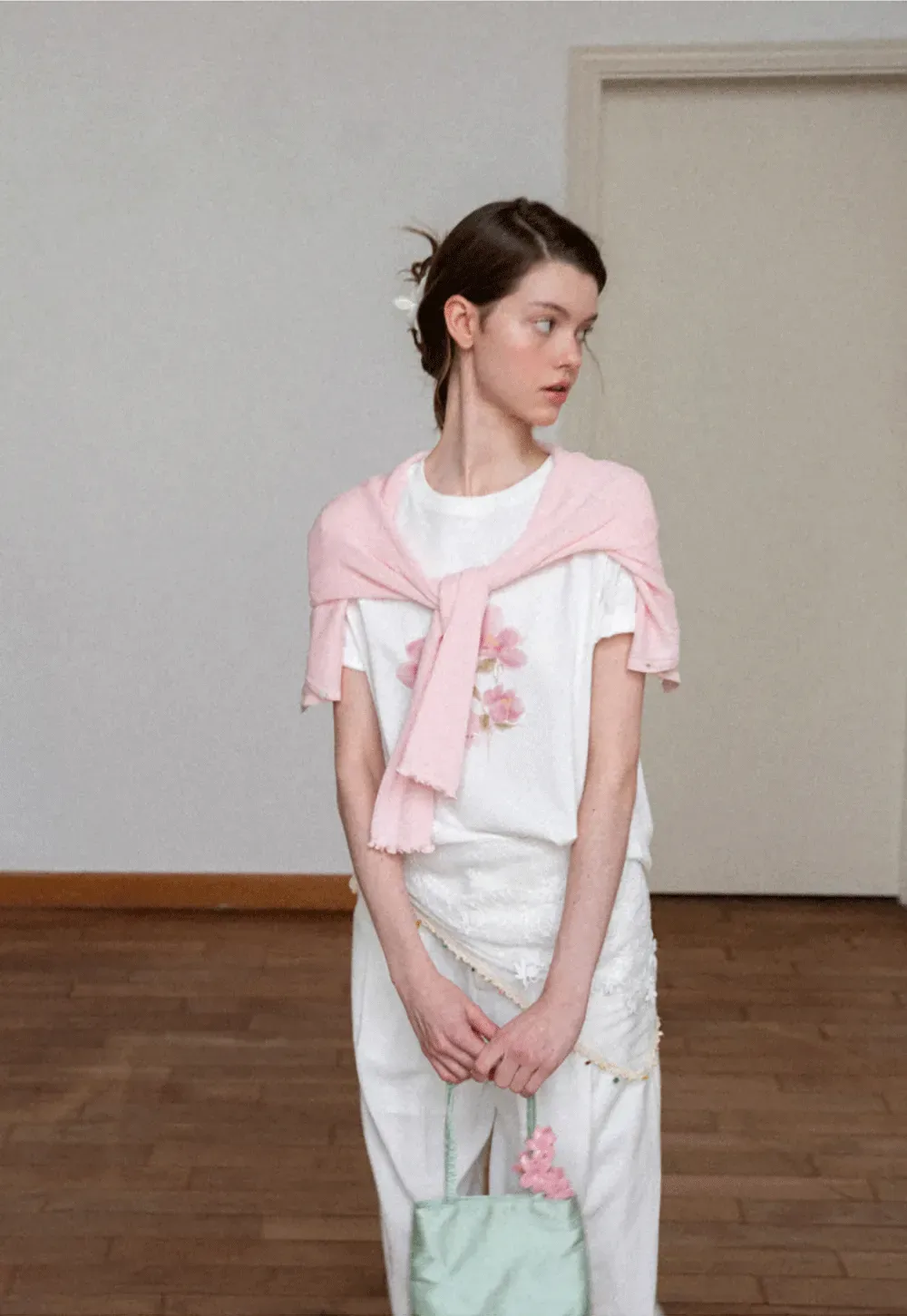 Floral Print Graphic Tee with Crew Neck and Short Sleeves