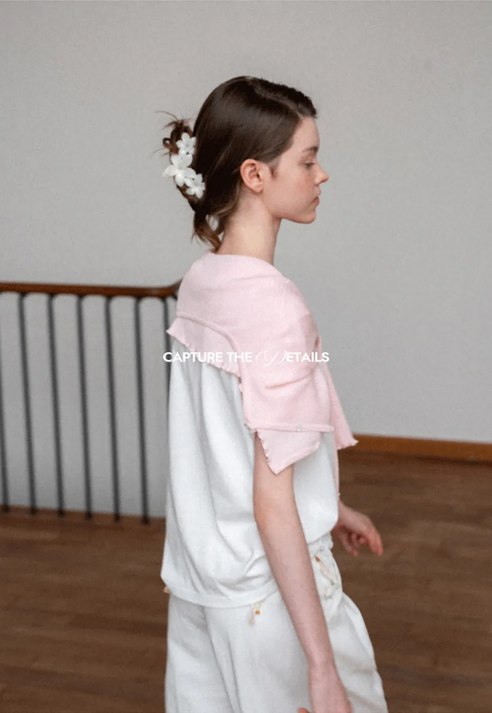 Floral Print Graphic Tee with Crew Neck and Short Sleeves