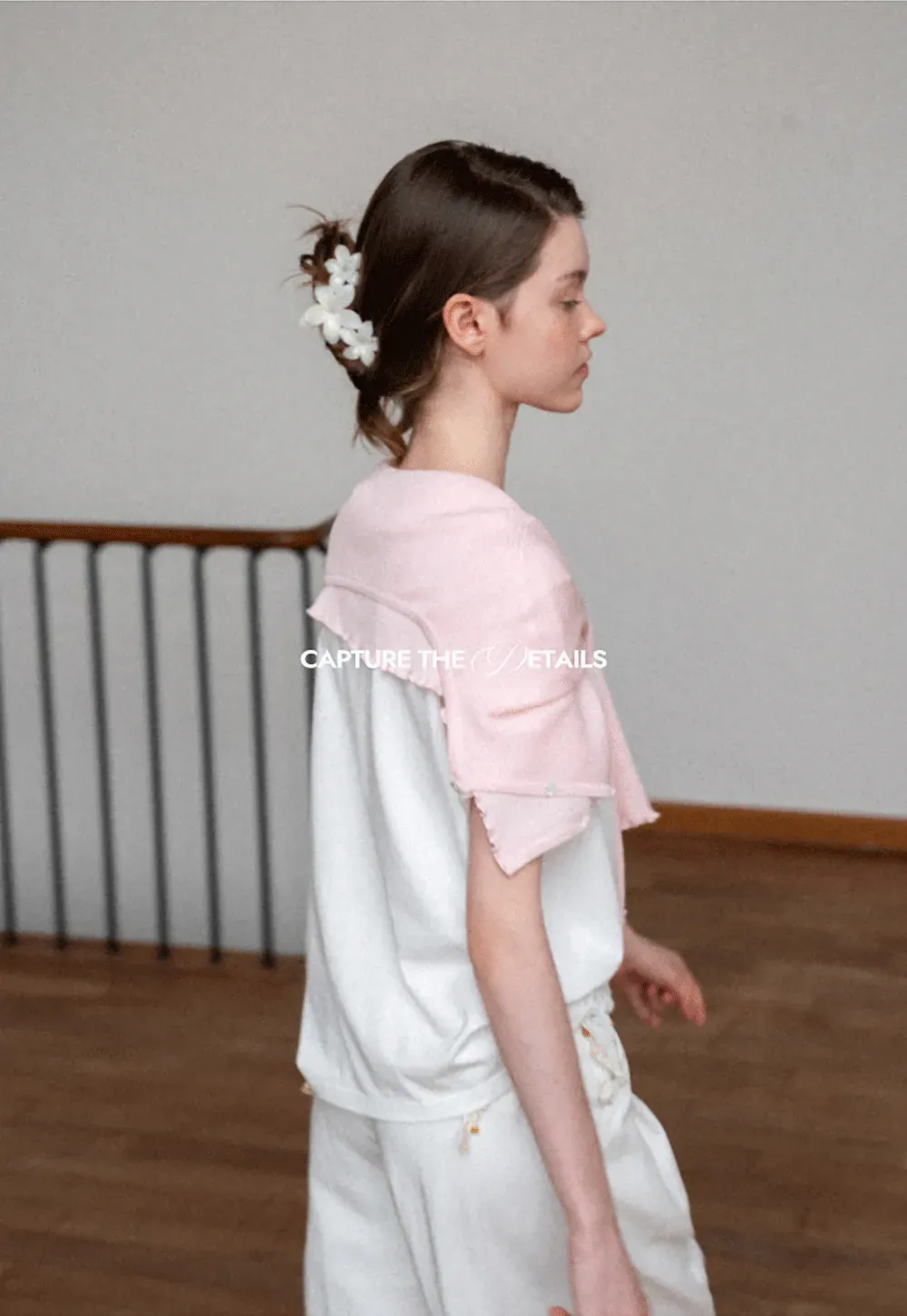 Floral Print Graphic Tee with Crew Neck and Short Sleeves