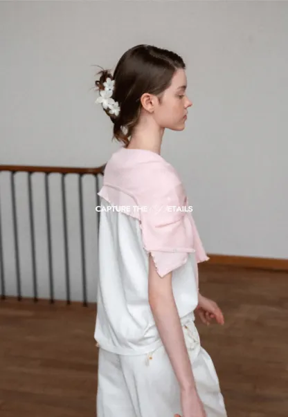 Floral Print Graphic Tee with Crew Neck and Short Sleeves