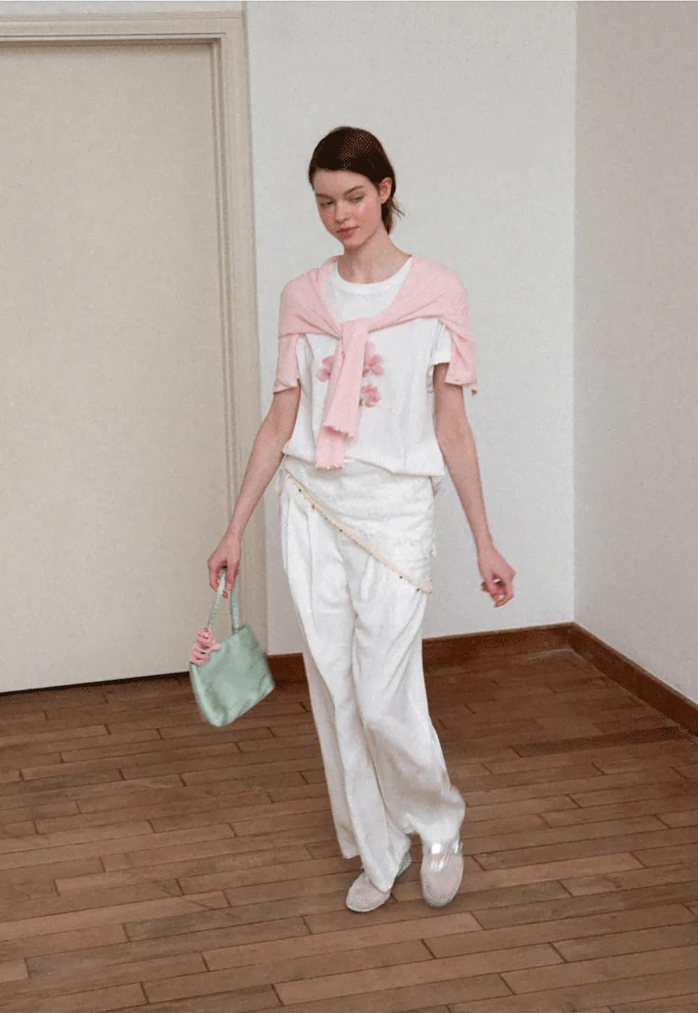 Floral Print Graphic Tee with Crew Neck and Short Sleeves