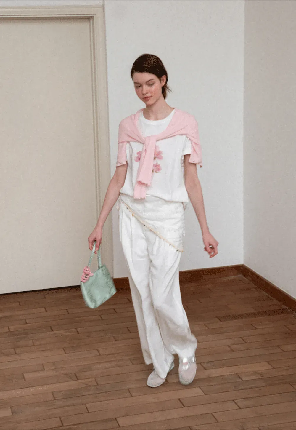 Floral Print Graphic Tee with Crew Neck and Short Sleeves