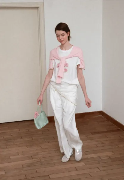 Floral Print Graphic Tee with Crew Neck and Short Sleeves