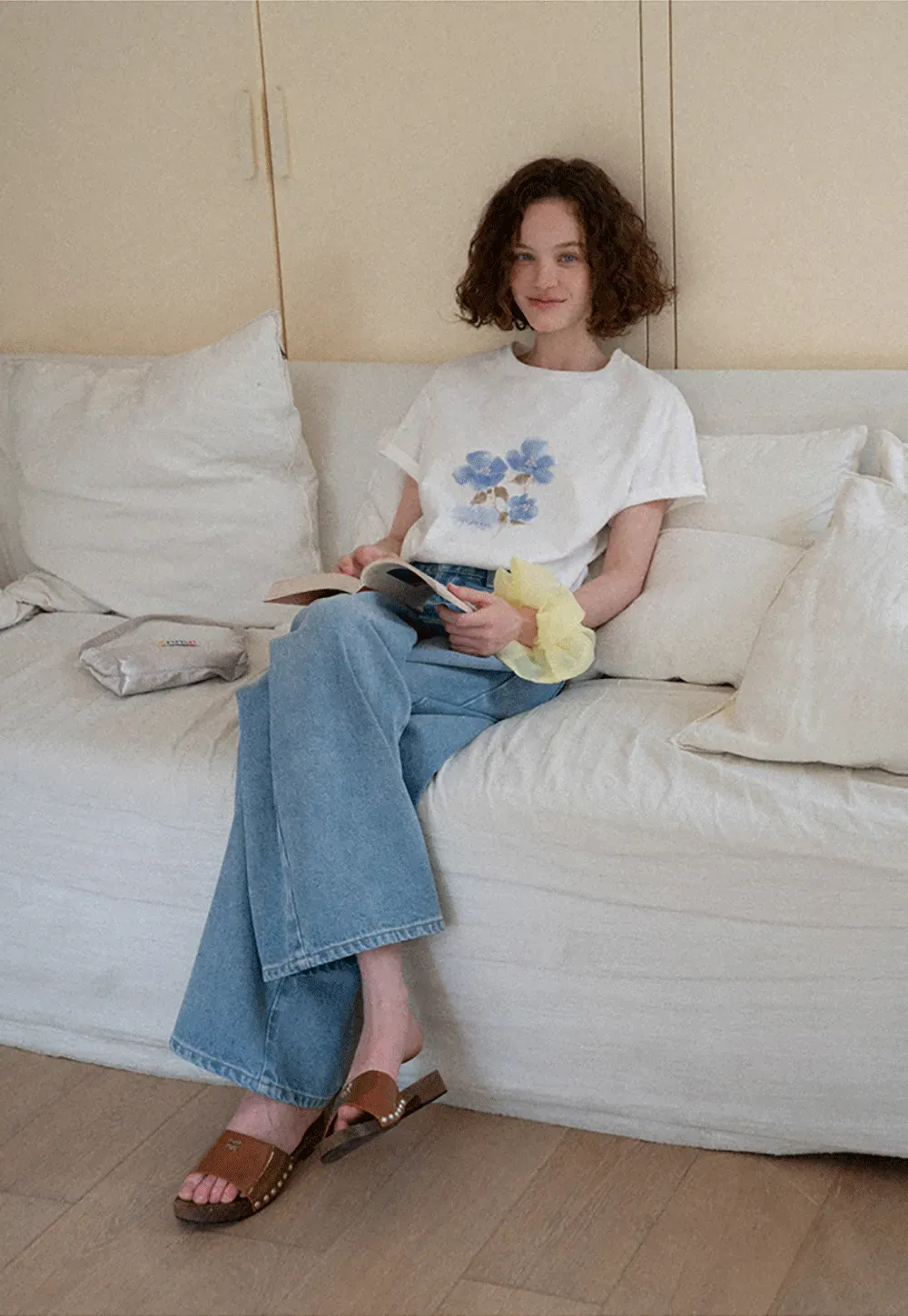 Floral Print Graphic Tee with Crew Neck and Short Sleeves