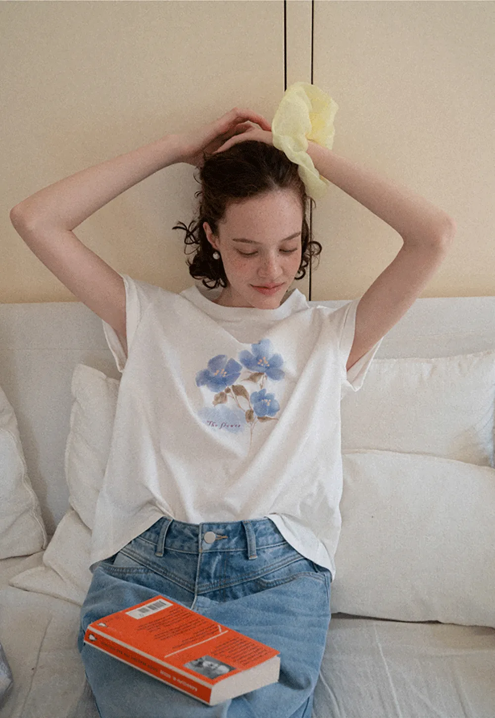 Floral Print Graphic Tee with Crew Neck and Short Sleeves