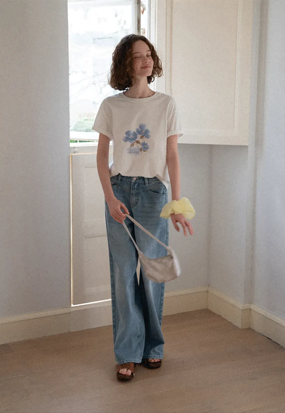 Floral Print Graphic Tee with Crew Neck and Short Sleeves