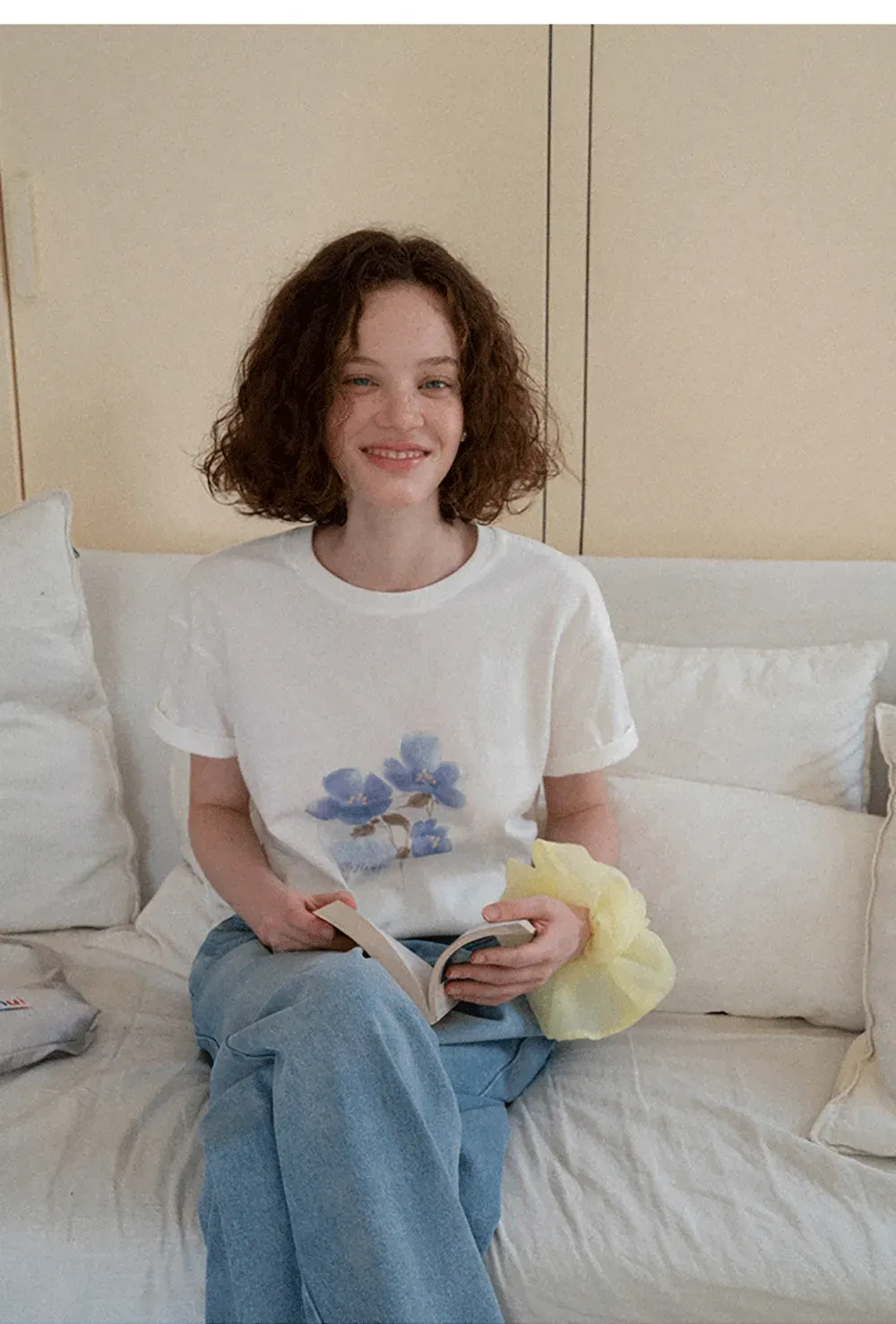 Floral Print Graphic Tee with Crew Neck and Short Sleeves