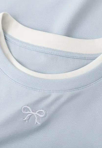 Short sleeve tshirt with embroidered bow detail