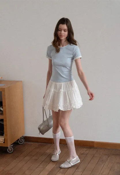 Short sleeve tshirt with embroidered bow detail