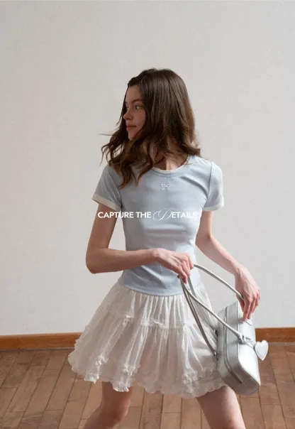 Short sleeve tshirt with embroidered bow detail