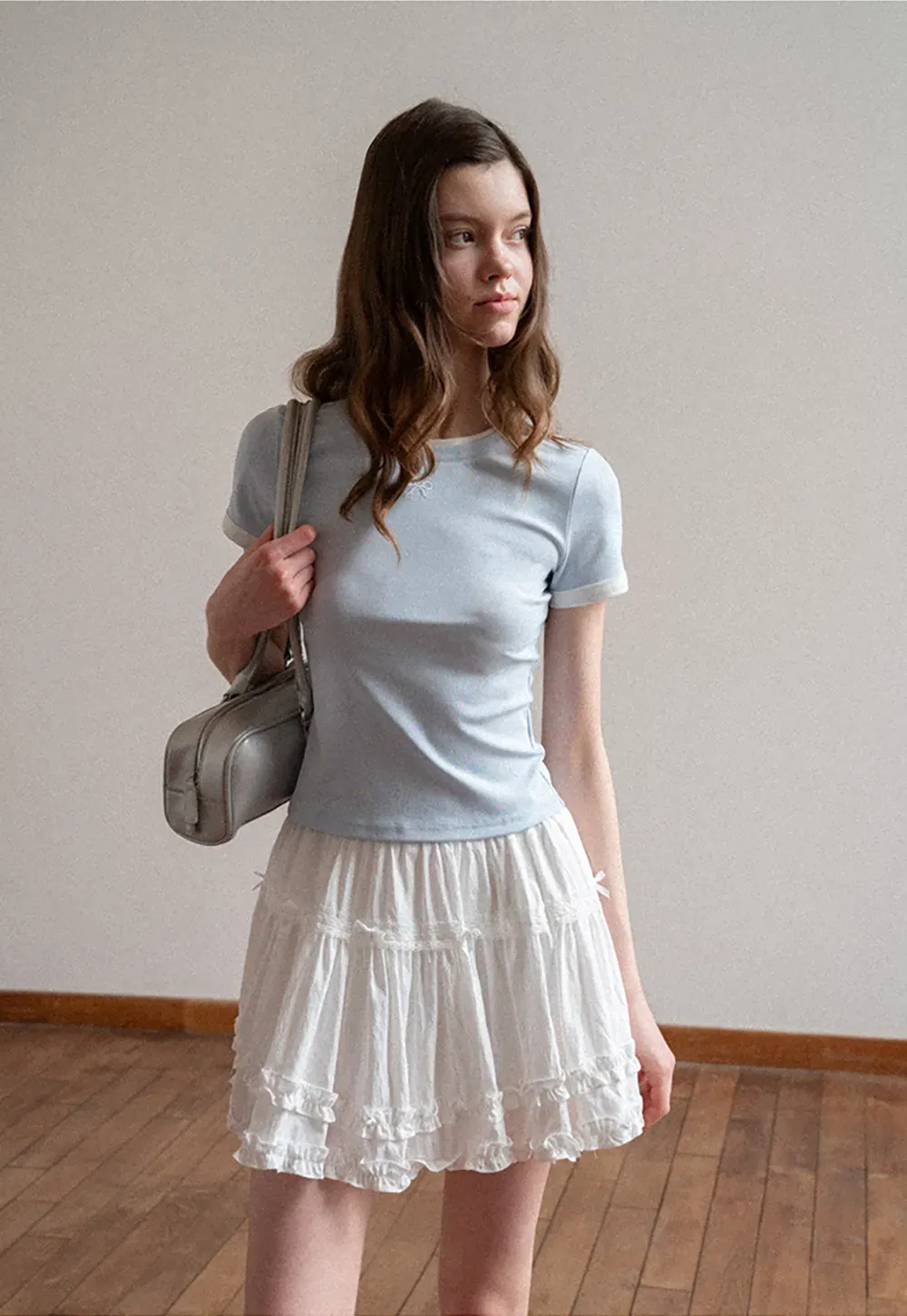 Short sleeve tshirt with embroidered bow detail