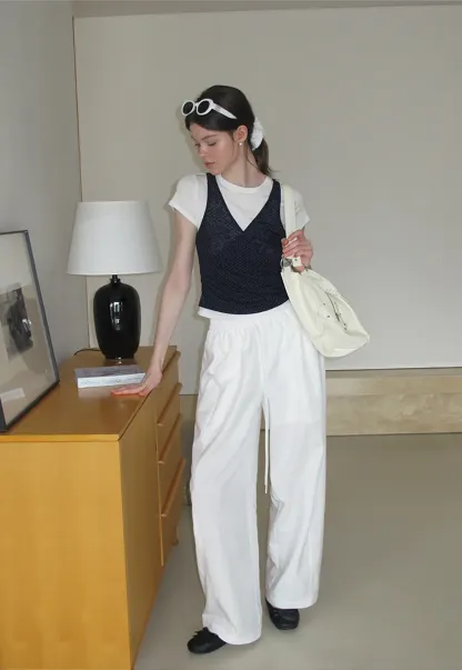 V Neck Sleeveless Top With Polka Dot Pattern