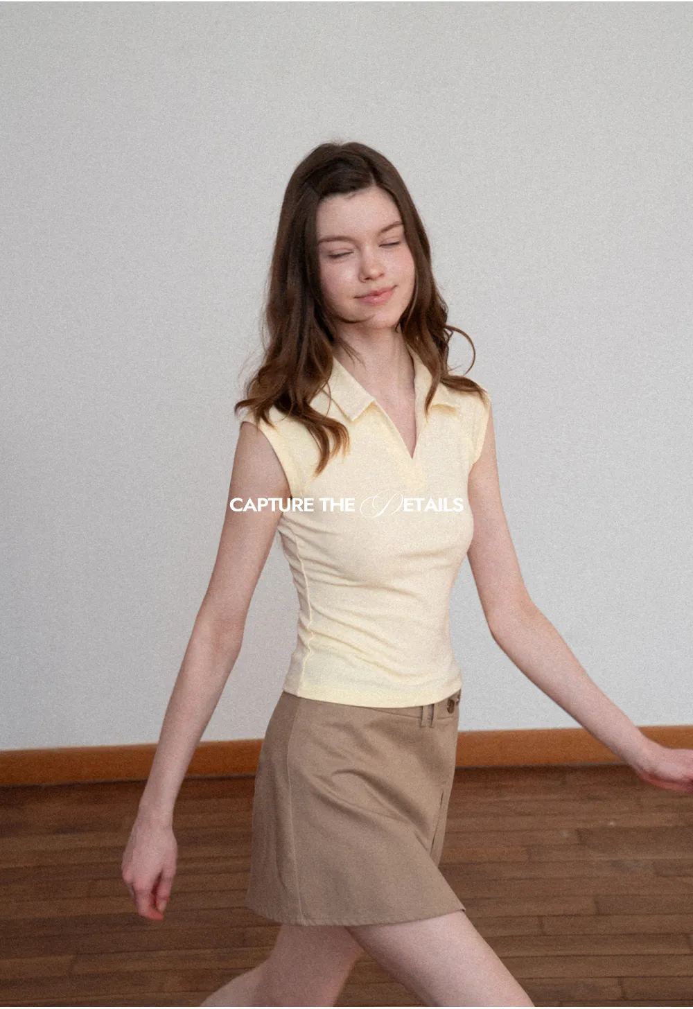 Sleeveless polo neck knit top