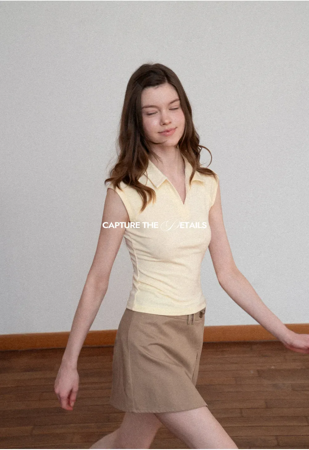 Sleeveless polo neck knit top