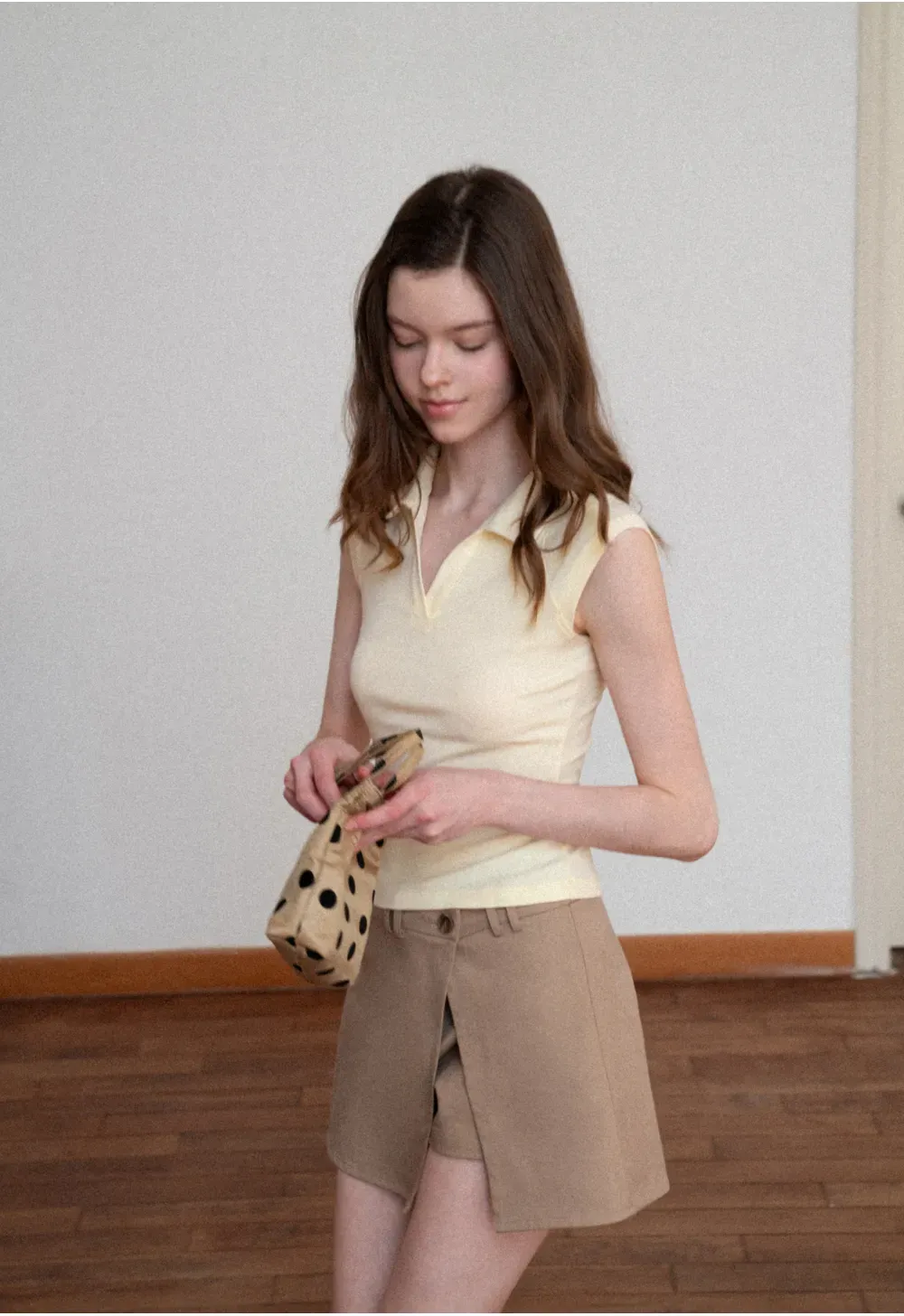 Sleeveless polo neck knit top