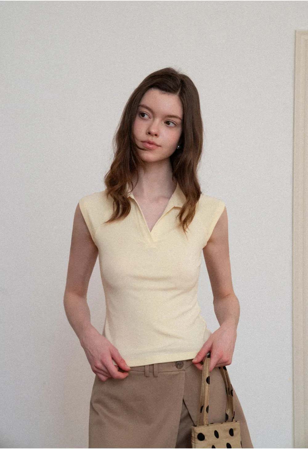 Sleeveless polo neck knit top