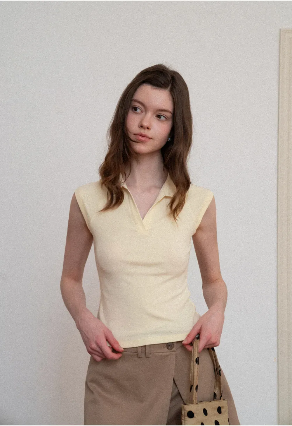 Sleeveless polo neck knit top