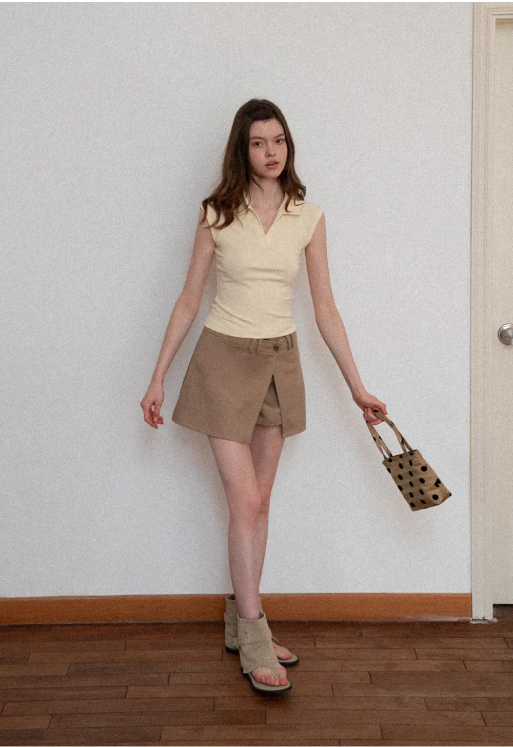 Sleeveless polo neck knit top