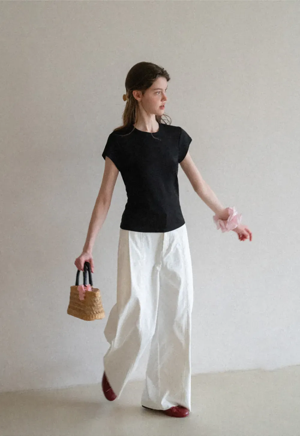 Round Neck Short Sleeve Fitted T Shirt