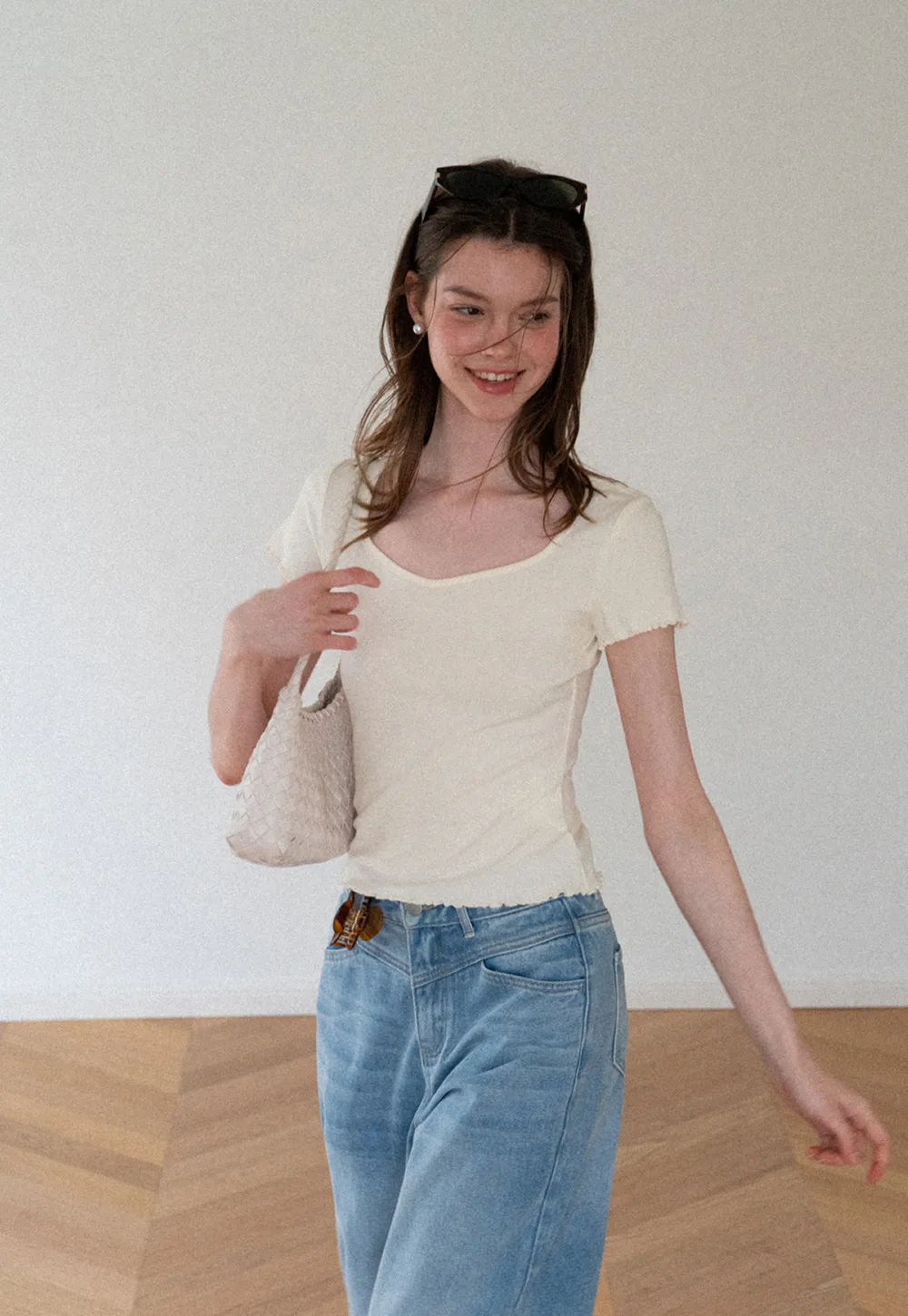 Scalloped Hem V Neck Short Sleeve Knit Tshirt
